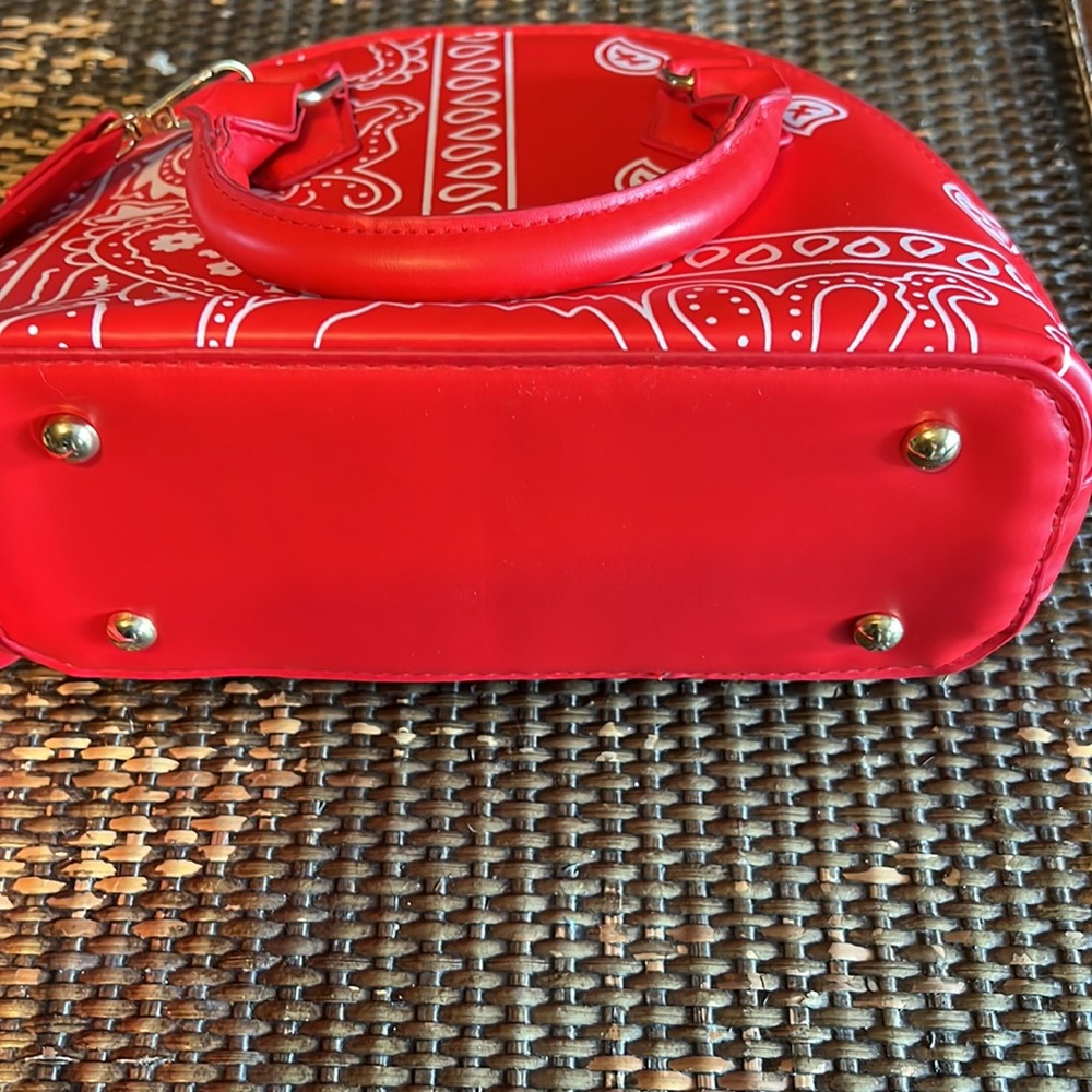Red handbag - Picture 3 of 3